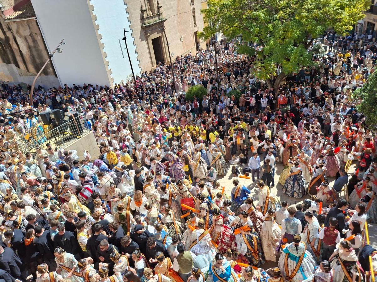 Un respiro antes de la emoción de los premios y una plaza a tope: imágenes de las Fallas de Dénia Un respiro antes de la emoción de los premios y una plaza a tope: imágenes de las Fallas de Dénia