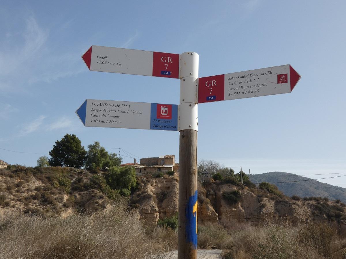 Señallización de la presa de Elda.