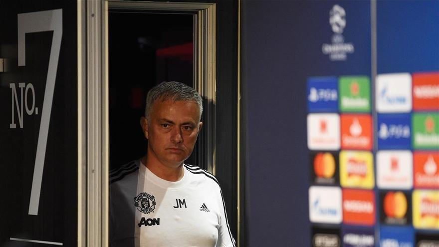 Mourinho: &#039;Soy feliz en el United. Me gustaría quedarme&#039;