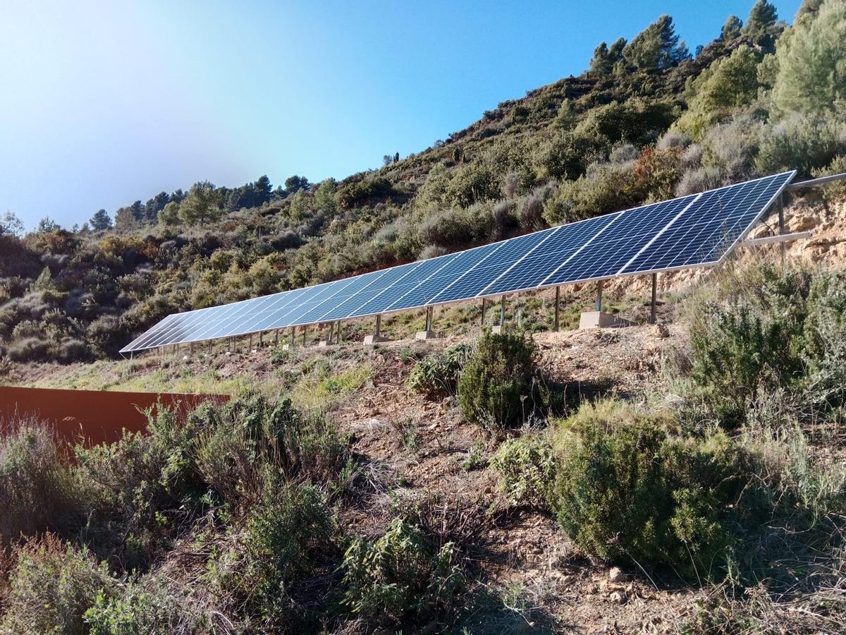 Imagen de una planta solar residencial con una capacidad de 8 Kwp.