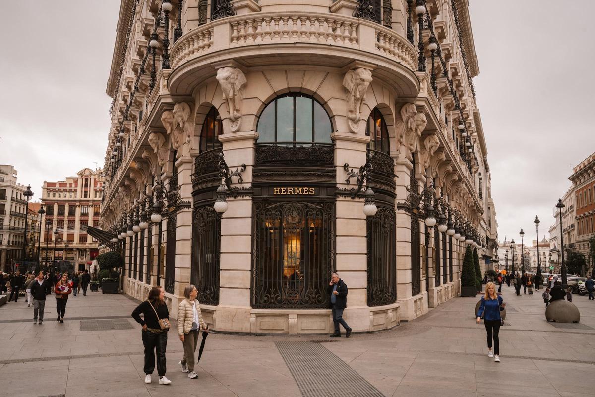 Ménsulas con cabezas de de elefante en el palacio de La Equitativa, obra de José Grases Riera.