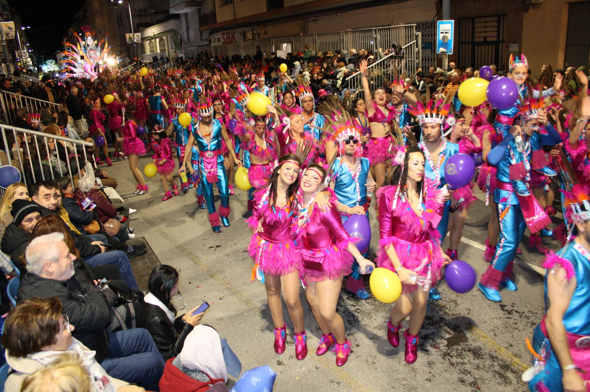 Macrogalería de fotos del primer gran desfile del Carnaval de Vinaròs