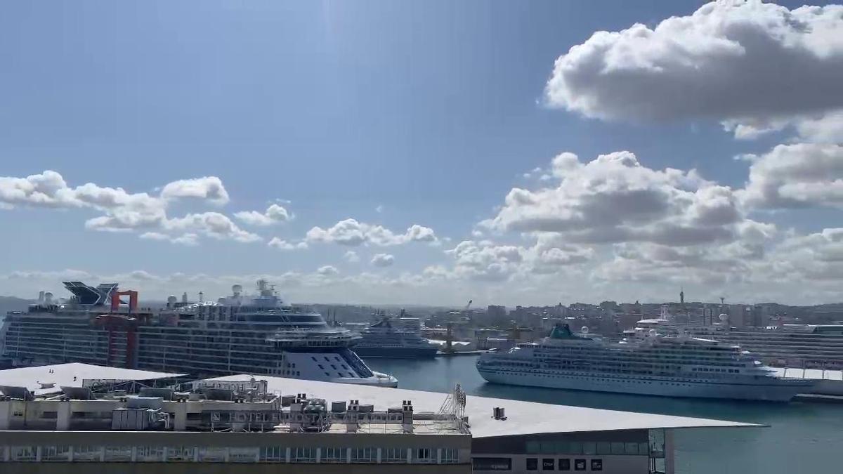 Así se ve la quíntuple escala de cruceros desde la terraza del Casino de A Coruña