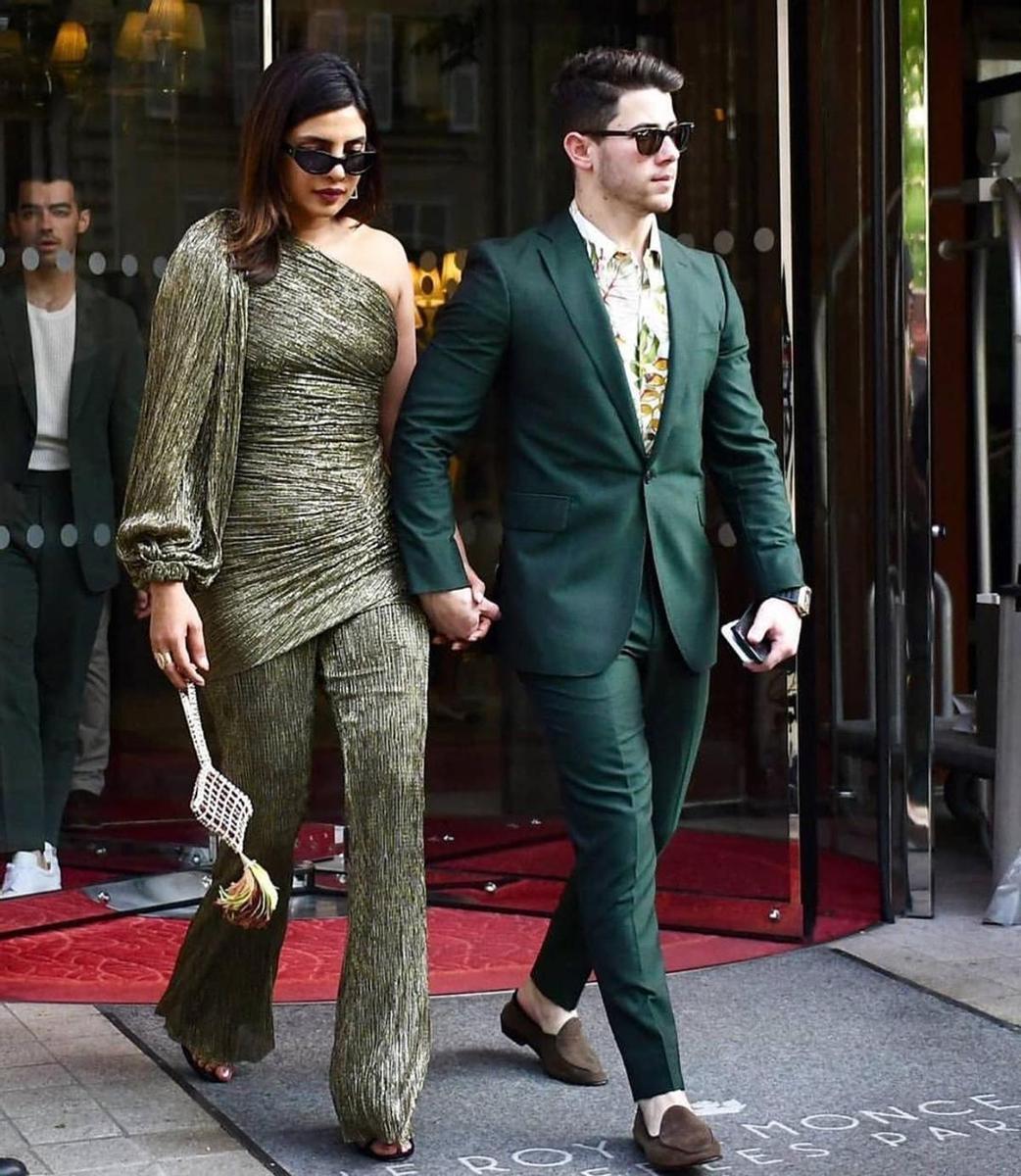 Priyanka Chopra y Nick Jonas en París. Instagram @couturevision