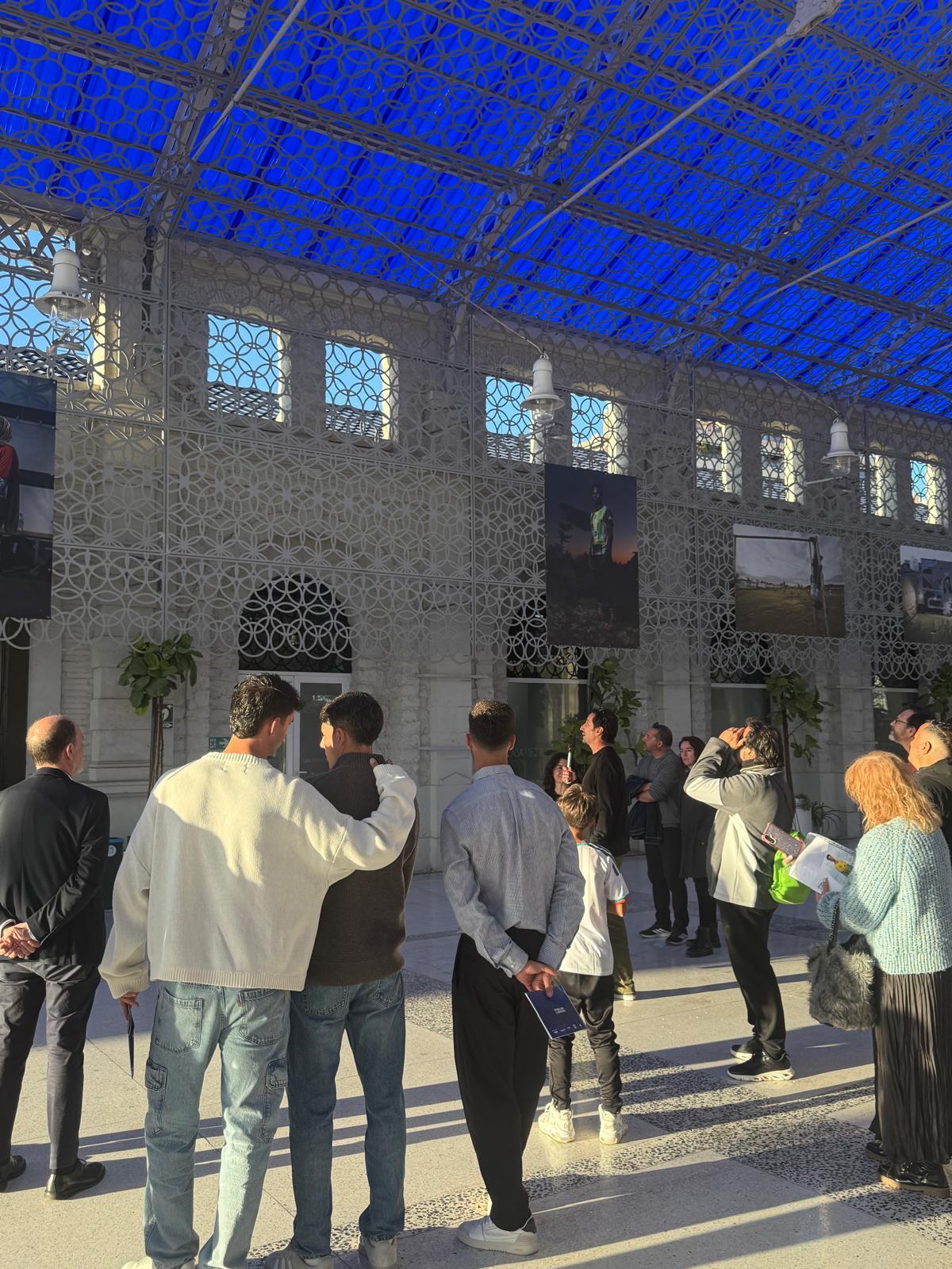 Durante el acto inaugural se explicó el origen de las diferentes fotografías.