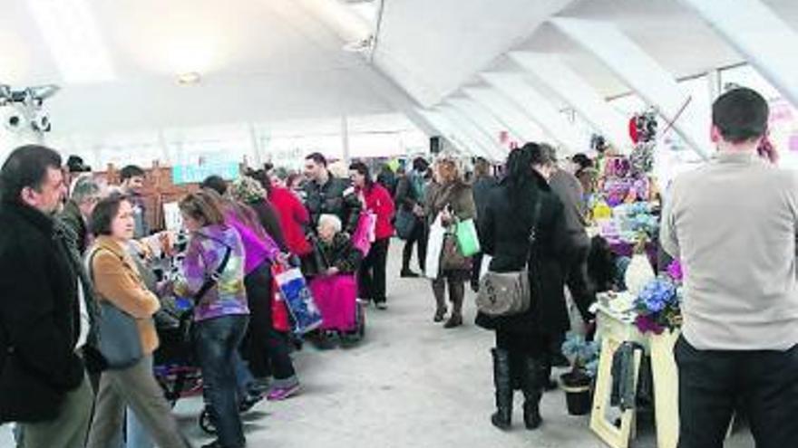 La Feria de invierno abarrota la plaza de la Pola