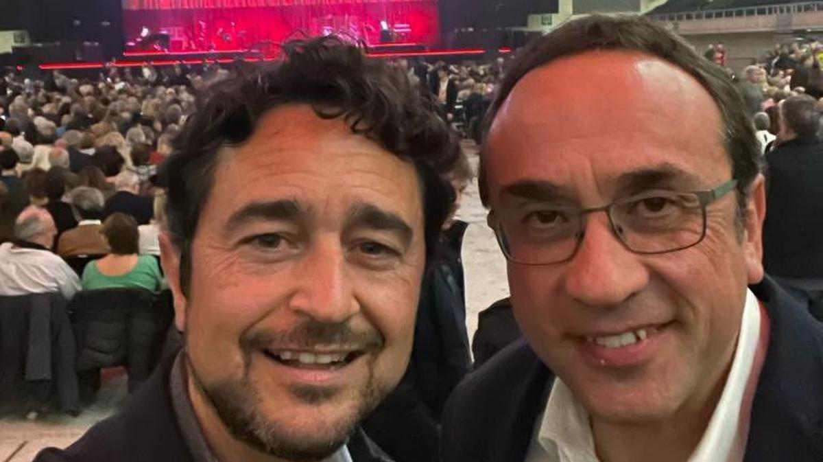 Damià Calvet con Josep Rull en el Palau Sant Jordi este martes