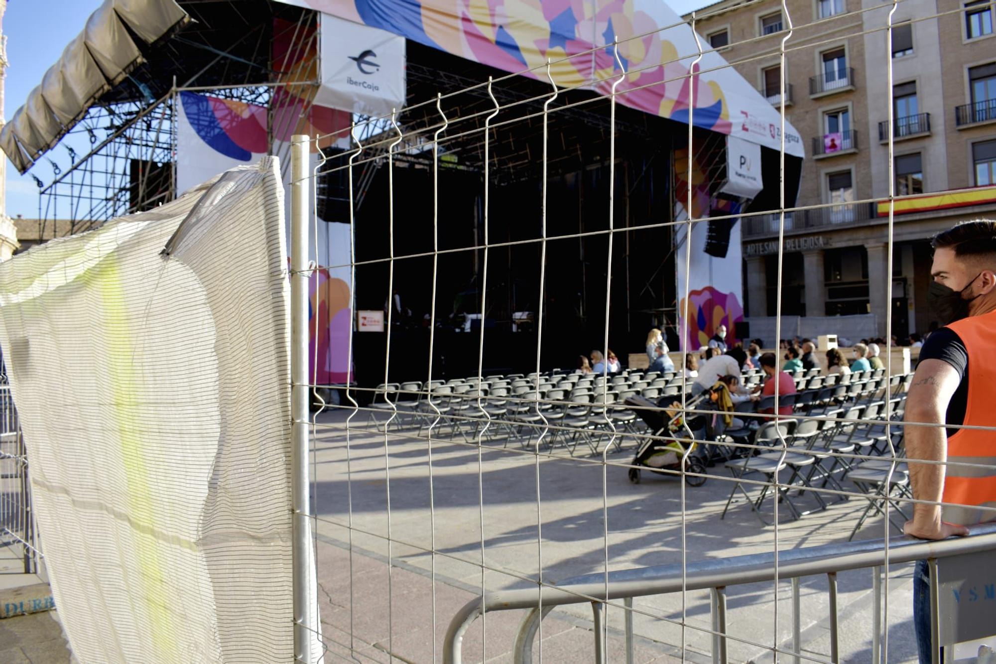 El escenario de la plaza del Pilar sin las mallas de ocultación