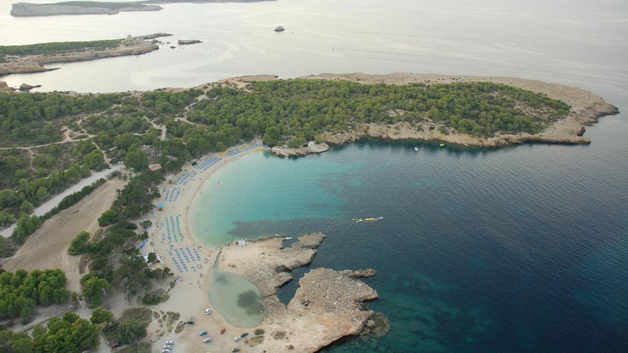 Rescatado un chico de 16 años que se precipitó de un acantilado en Cala Bassa