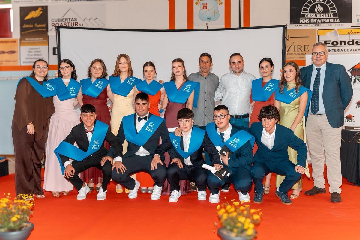 Así fue la graduación de 56 estudiantes del IES Concejo de Tineo