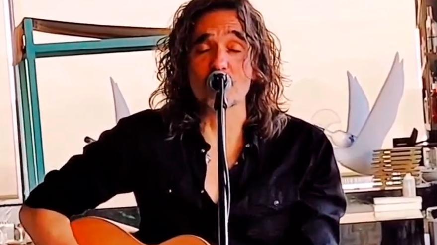 Manu Tenorio envía un comunicado al cantante de La ruleta de la suerte tras su última versión: su forma de cantar