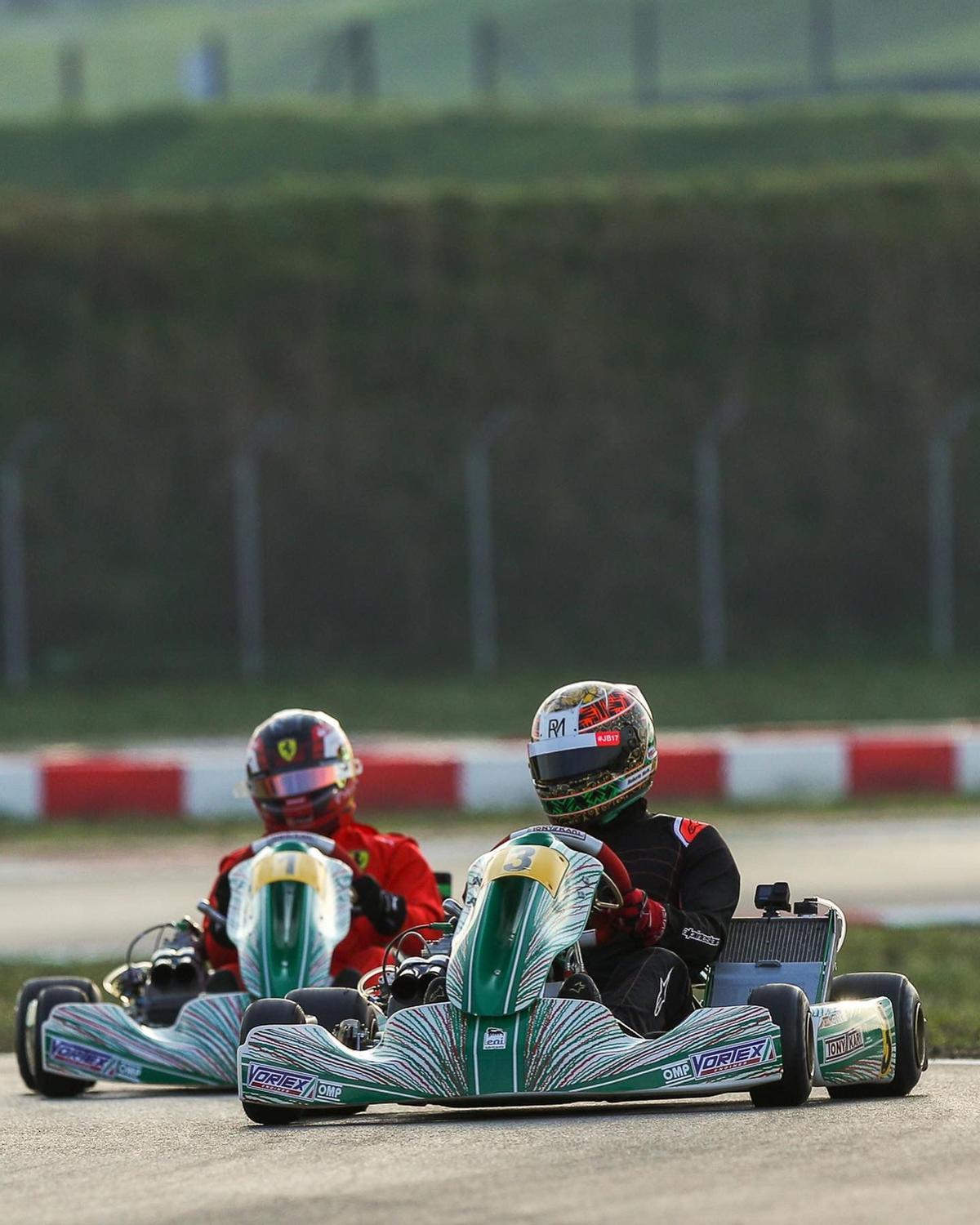 Roberto Merhi, junto a Carlos Sainz Jr.