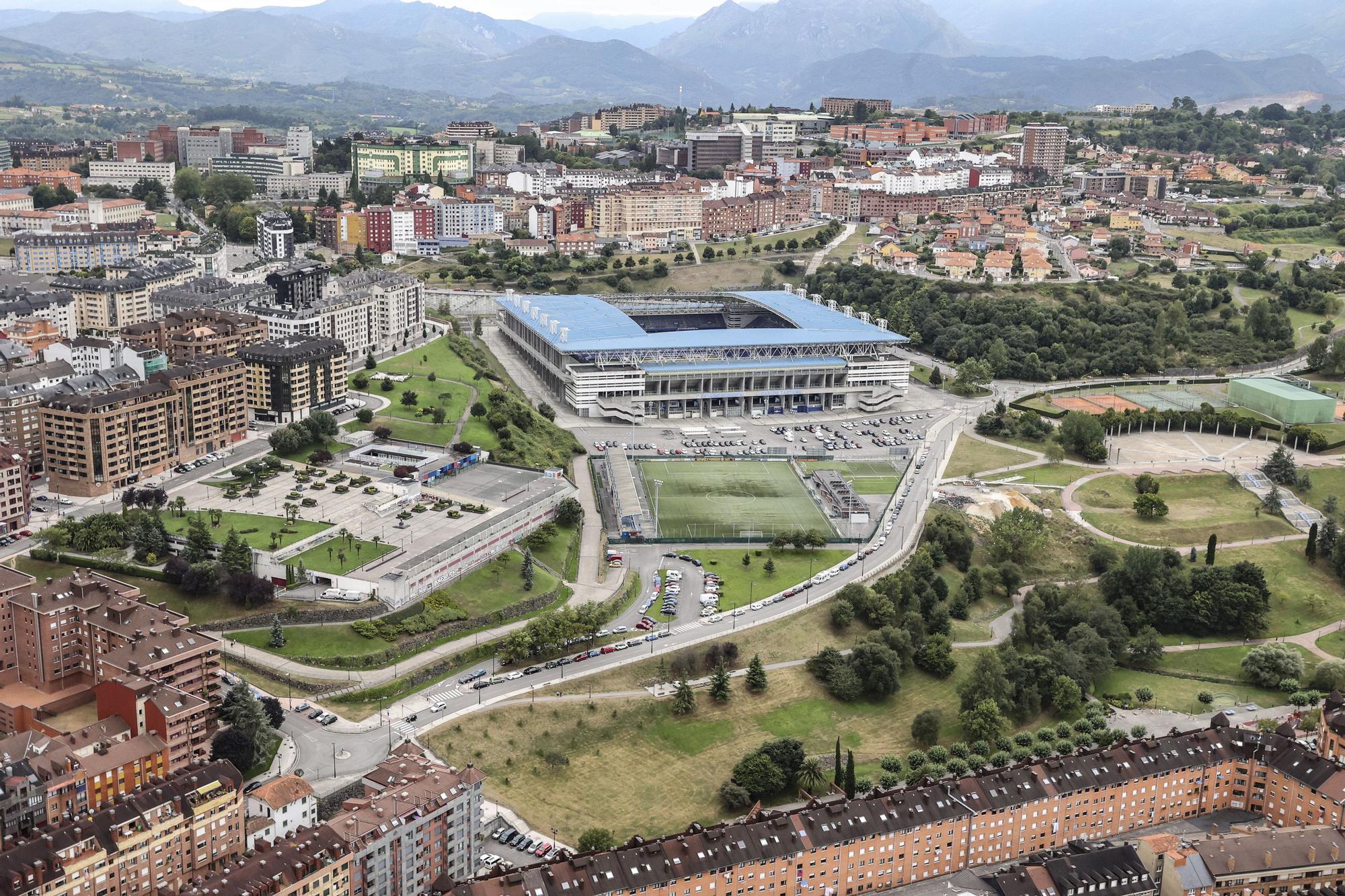 Sobrevolamos Asturias en el helicóptero de la Policía Nacional: esto es lo que ven