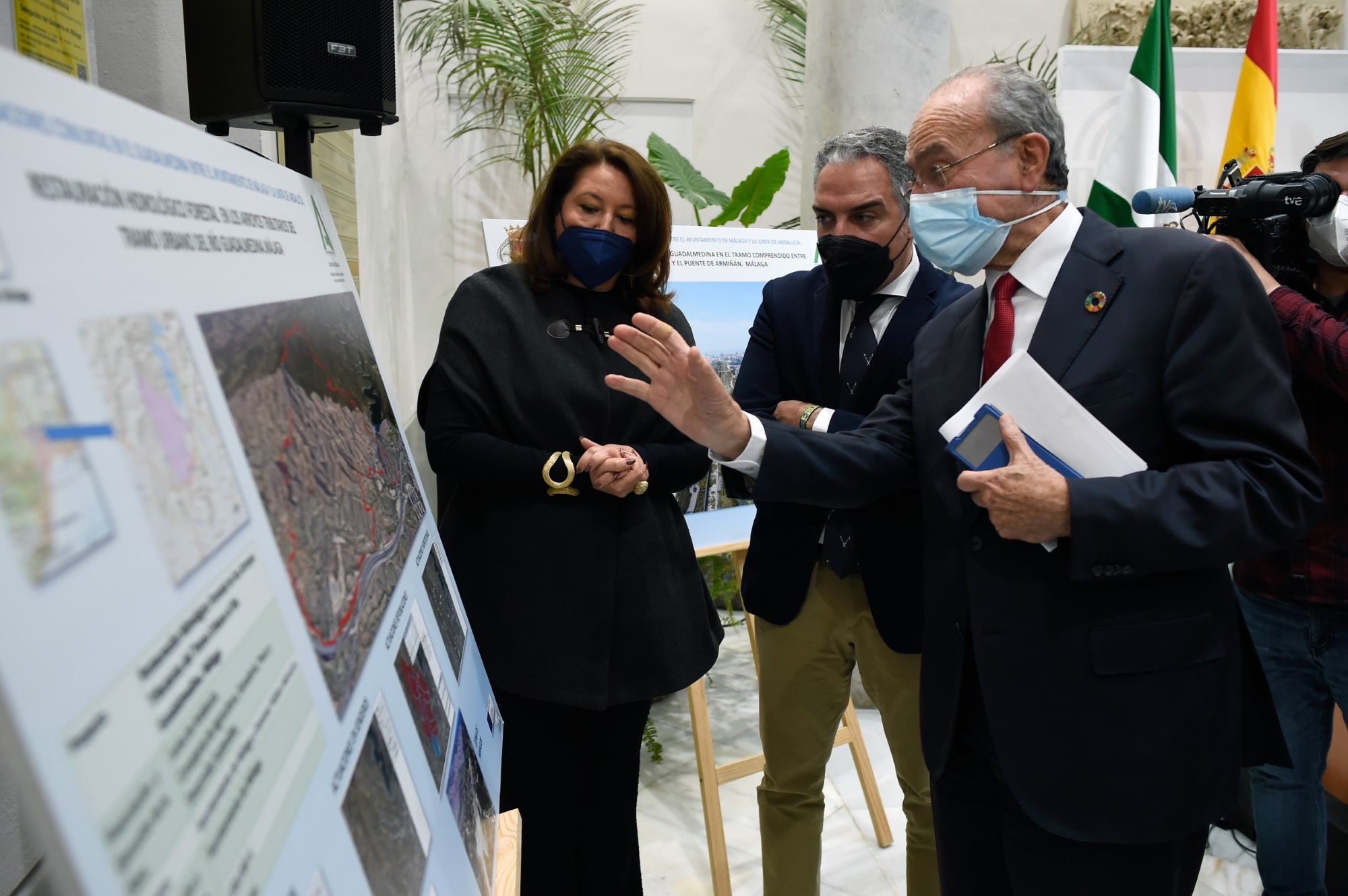 Firma del convenio para la restauración del cauce del río Guadalmedina en Málaga