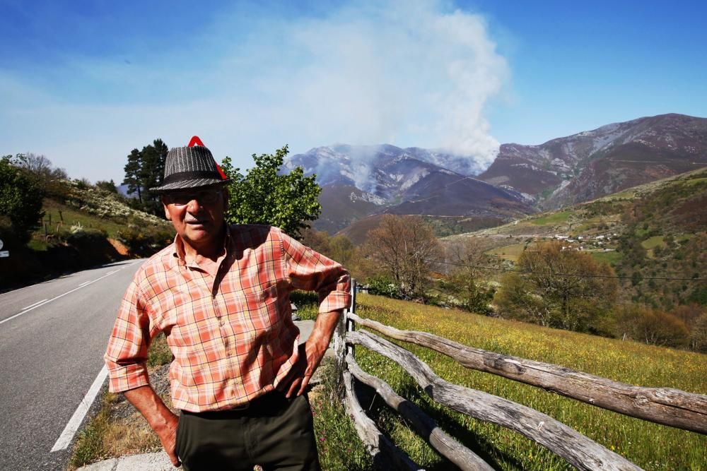 Incendio forestal en Ibias, visto desde Torga.