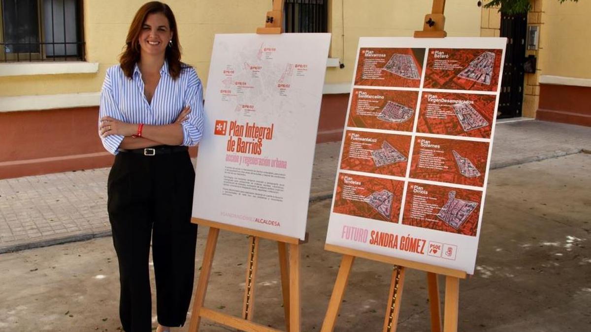 Sandra Gómez en la presentación del plan de barrios