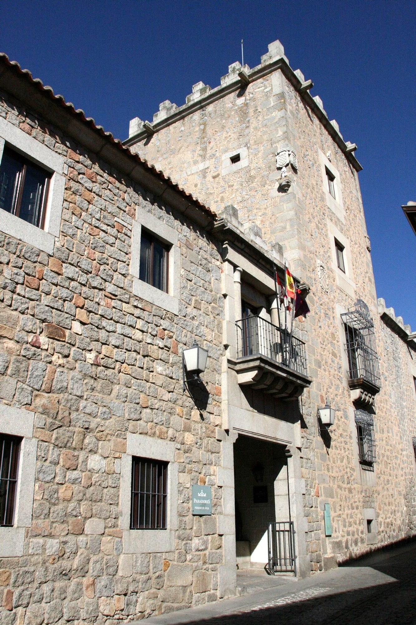 Fachada principal del Parador de Ávila