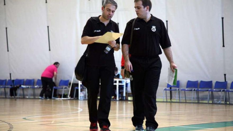 Paco Aguiar y Roberto Granja, responsables del cuerpo técnico del Lalinense. // Bernabé/Luismy