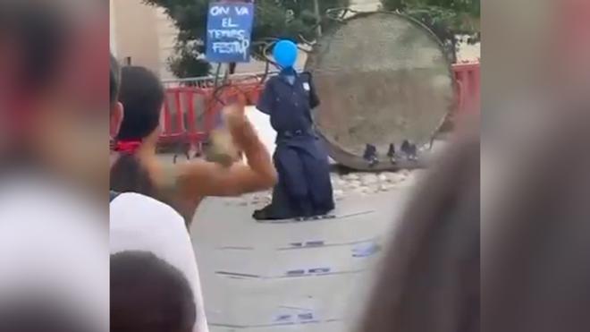Empieza el juicio contra un concejal del PSC de Granollers por un taller que simulaba lanzar cócteles molotov a policías