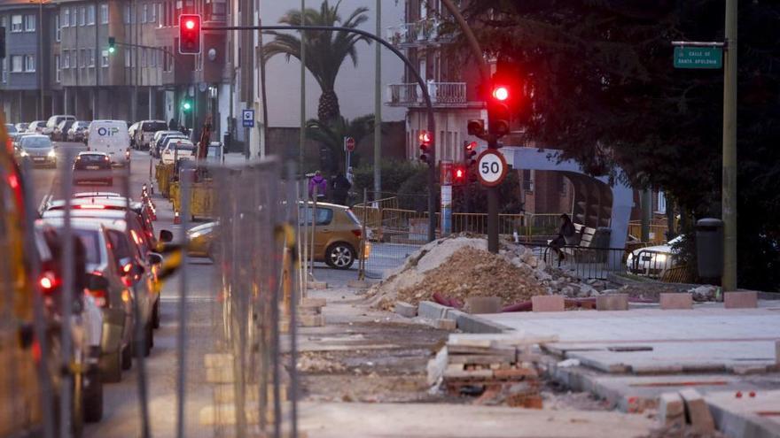 Obras de Santa Apolonia con la marquesina de La Rocica al fondo