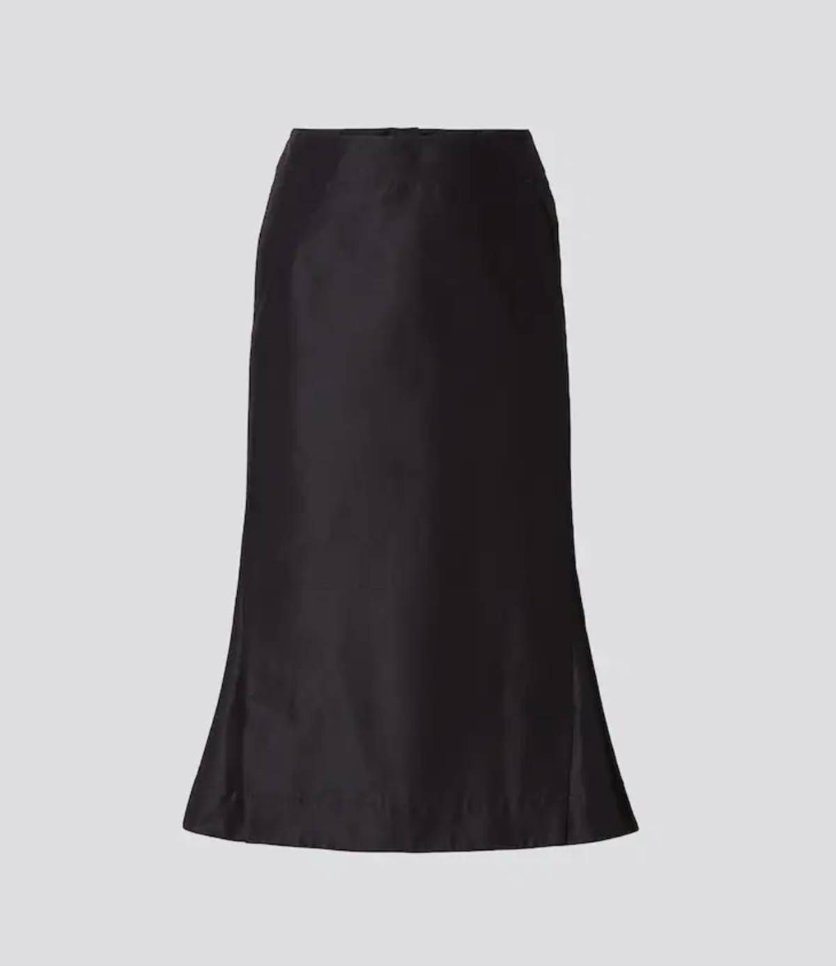 Falda midi en color negro de Uniqlo