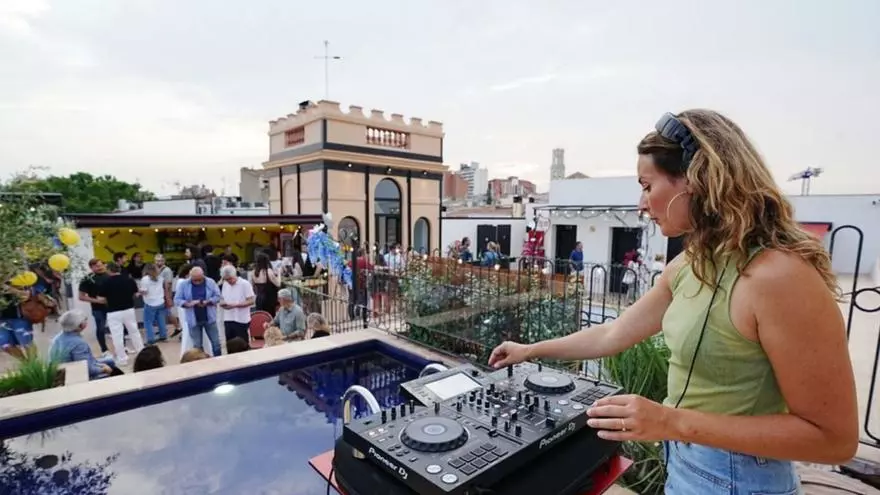El 'rooftop' de l’Hotel Divino s’estrena com a nou espai social a Figueres