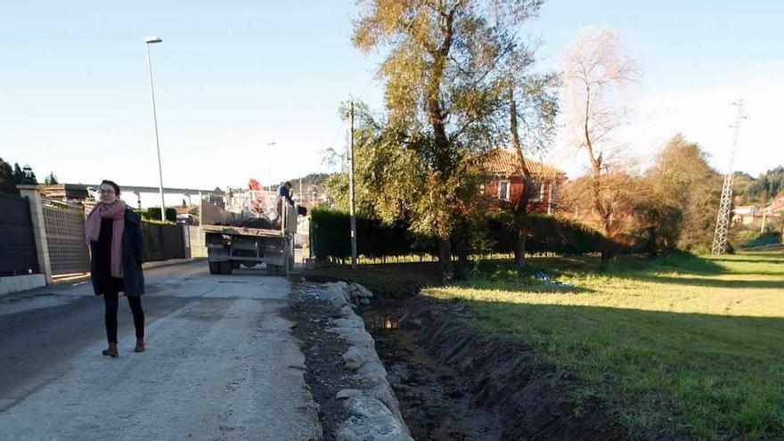 Tramo de escollera que se está levantando en el arroyo de La Venal.