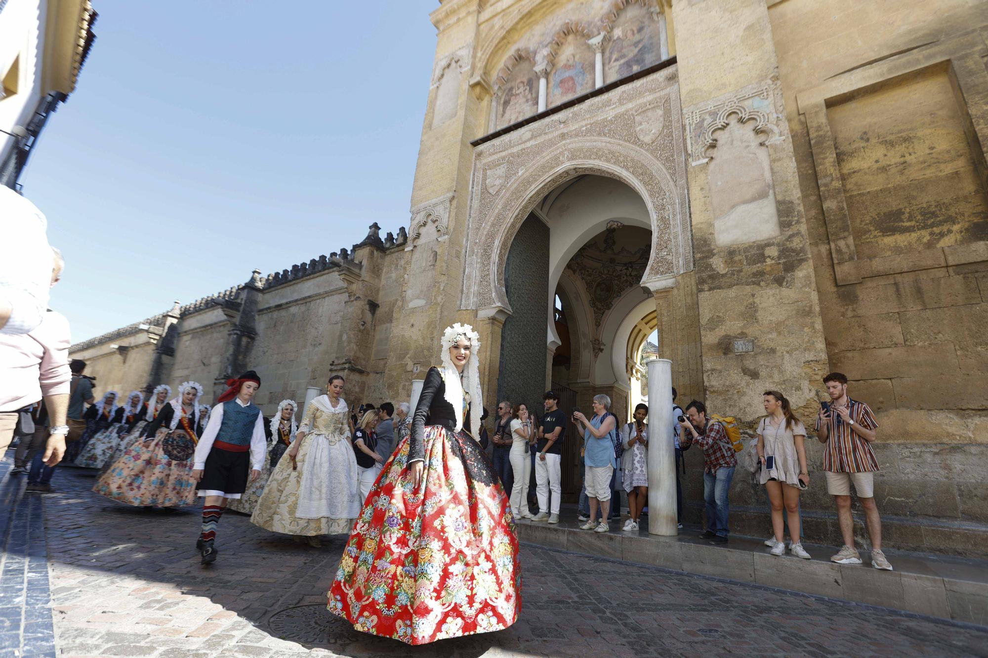 Segundo día de promoción de la fiesta alicantina en Córdoba