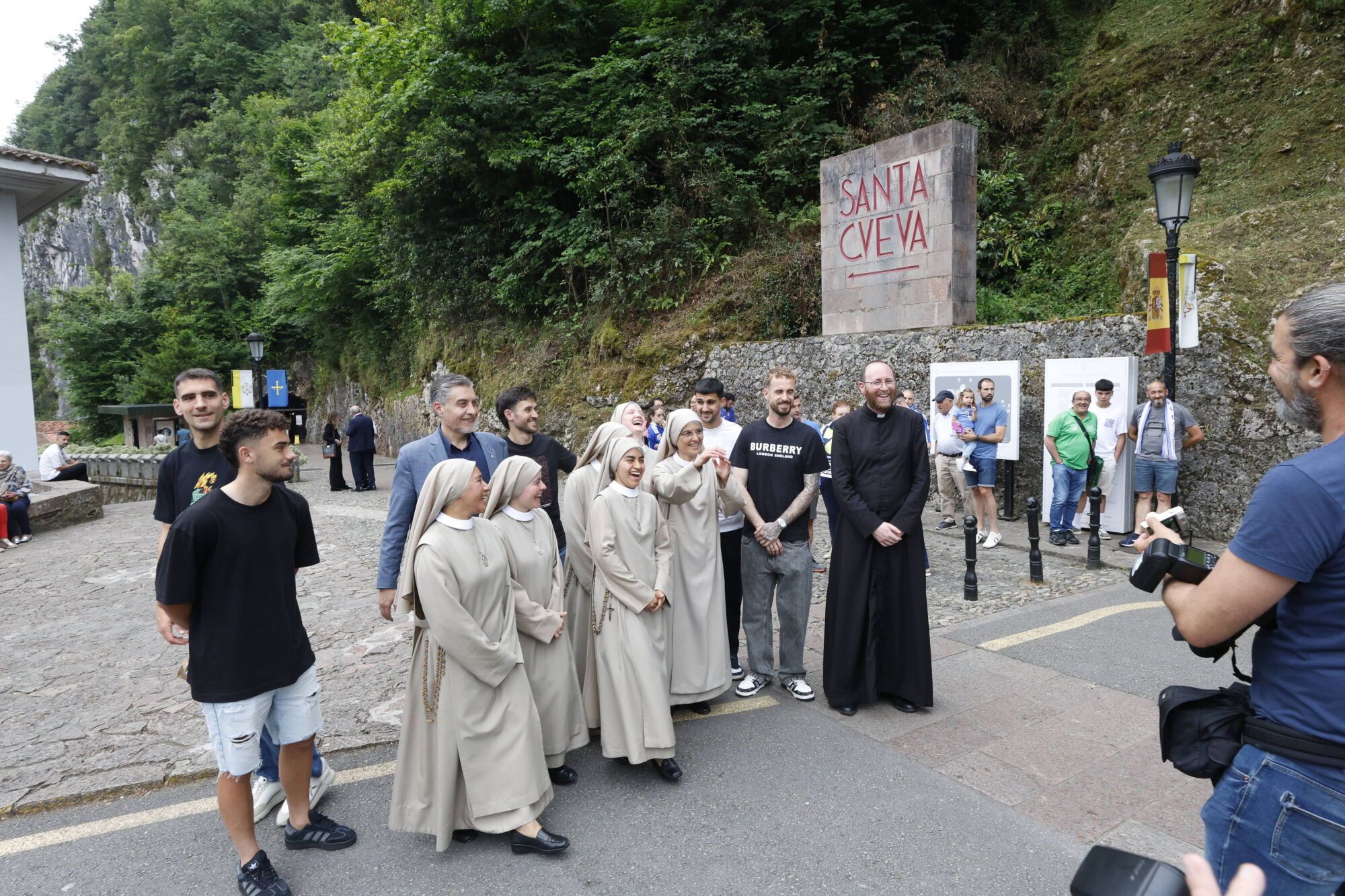 El conjunto carbayón visita a la Virgen de Covadonga