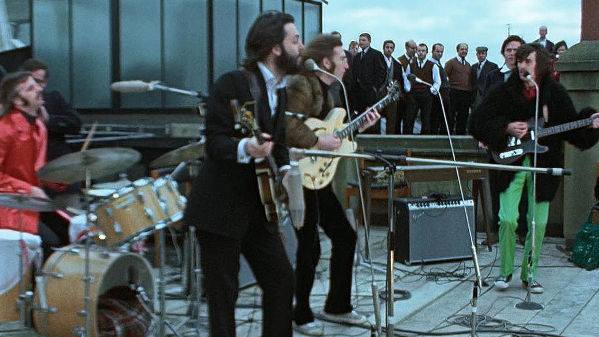 El concierto de los Beatles en la azotea del edificio Apple, recuperado en la docuserie 'Get Back'.