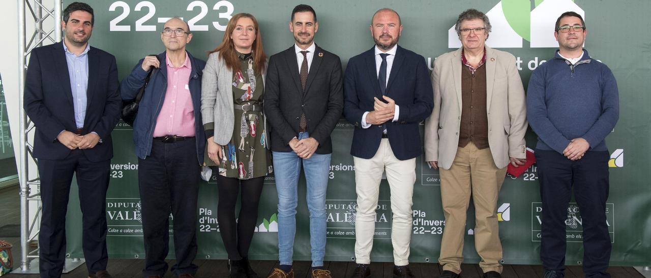 Representantes municipales de la comarca junto a Fernández Bielsa