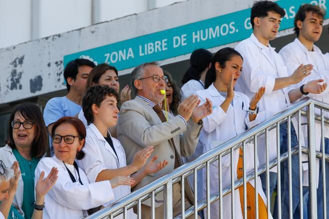 En imágenes I Protesta de los médicos a las puertas del Miguel Servet contra el Estatuto Marco