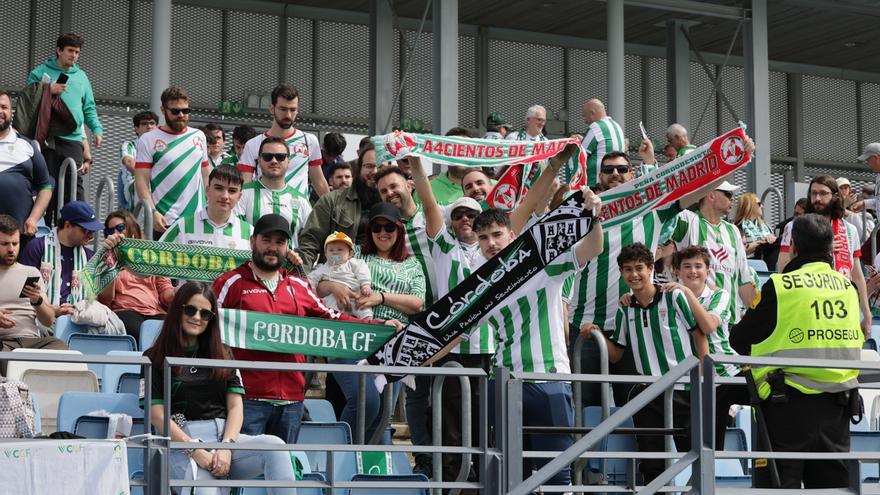 Real Madrid Castilla-Córdoba CF: las imágenes de la afición blanquiverde en el Alfredo Di Stéfano