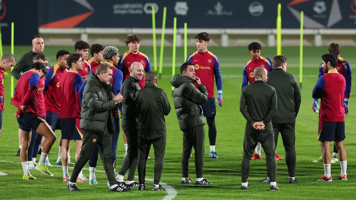 Xavi dirigió el último entrenamiento antes de la final de la Supercopa de España