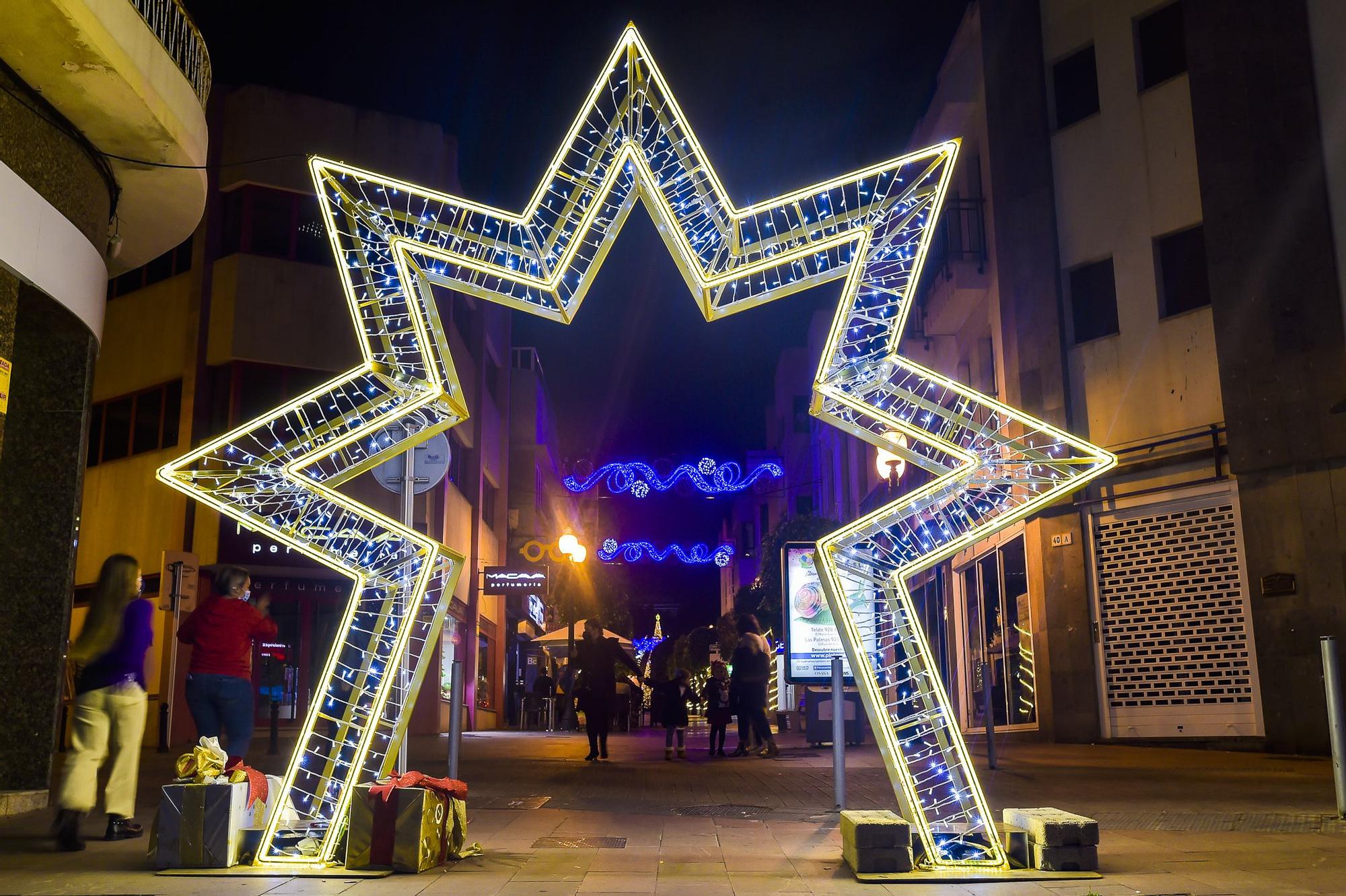 Alumbrado navideño en la zona comercial de San Gregorio, en Telde