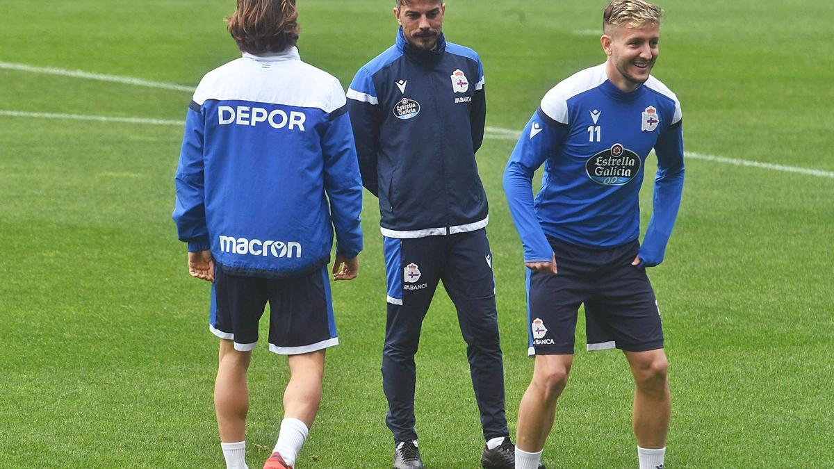 Rubén de la Barrera, junto a Keko y Borja Galán en un entrenamiento. |  // CARLOS PARDELLAS