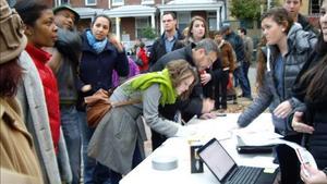 Partidaris d’Obama de Washington DC s’allisten per viatjar a Virgínia per fer proselitisme.