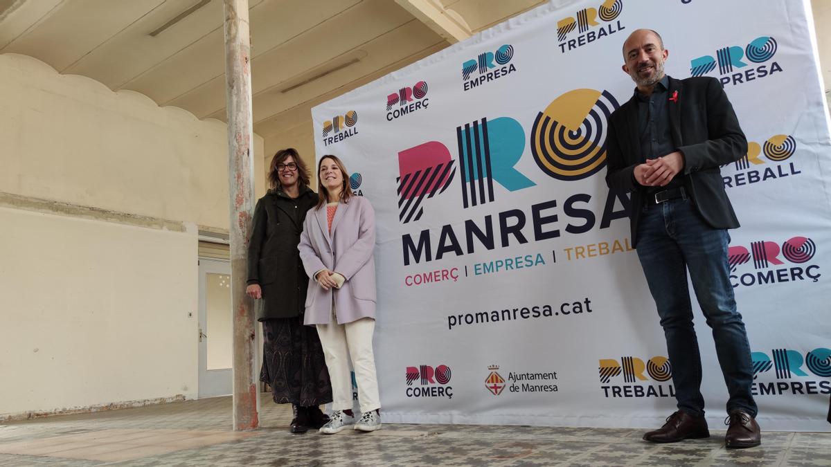 Cristina Cruz, Núria Masgrau i Marc Aloy, a les antigues oficines de l'Anònima, espai que ocuparà ProManresa