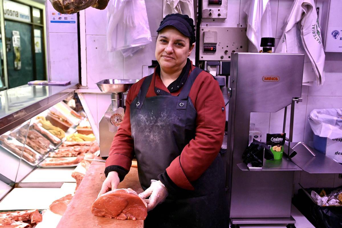 Alba López, propietaria de la Carnicería Fidel