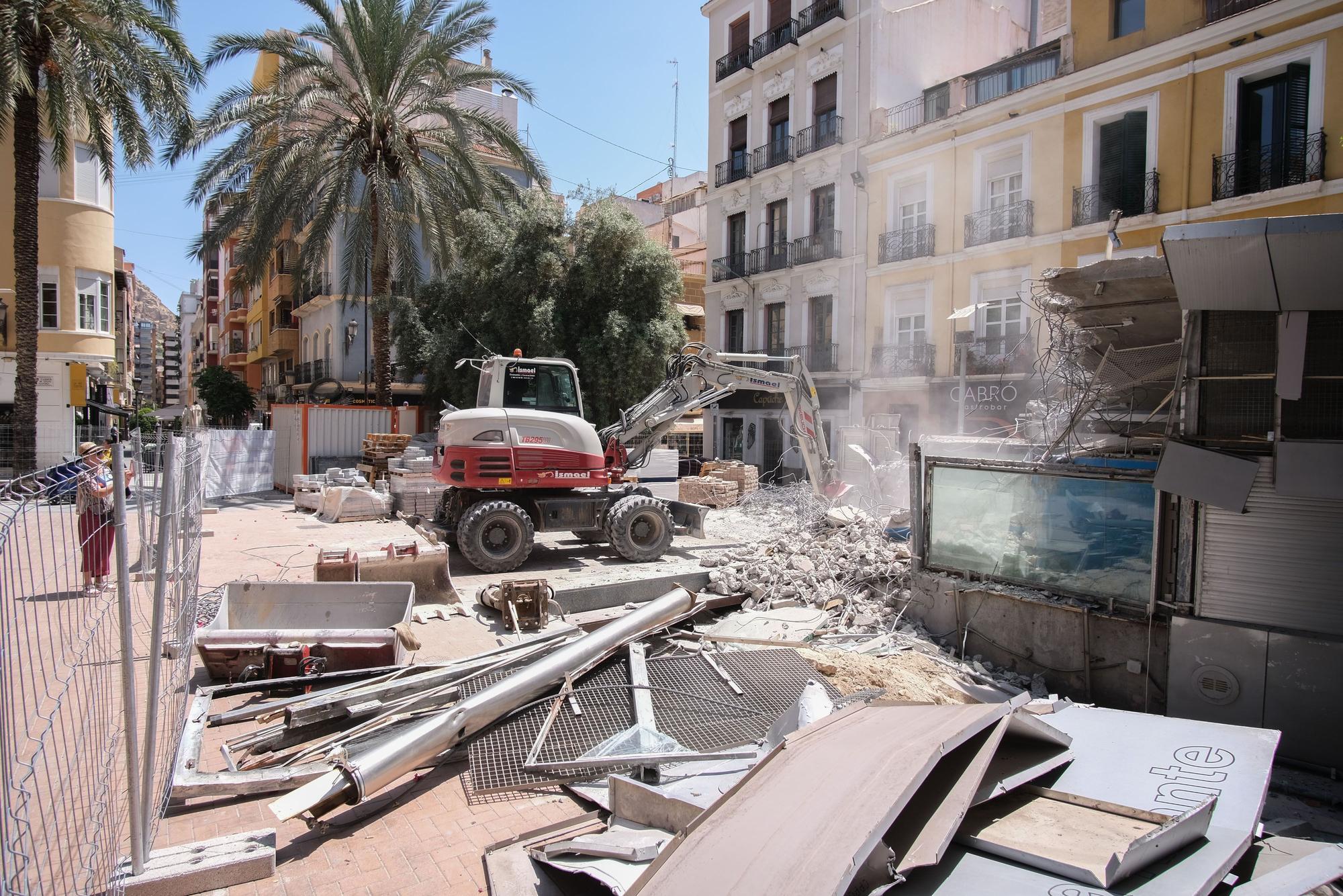 El acuario de la Plaza Nueva de Alicante reducido a escombros