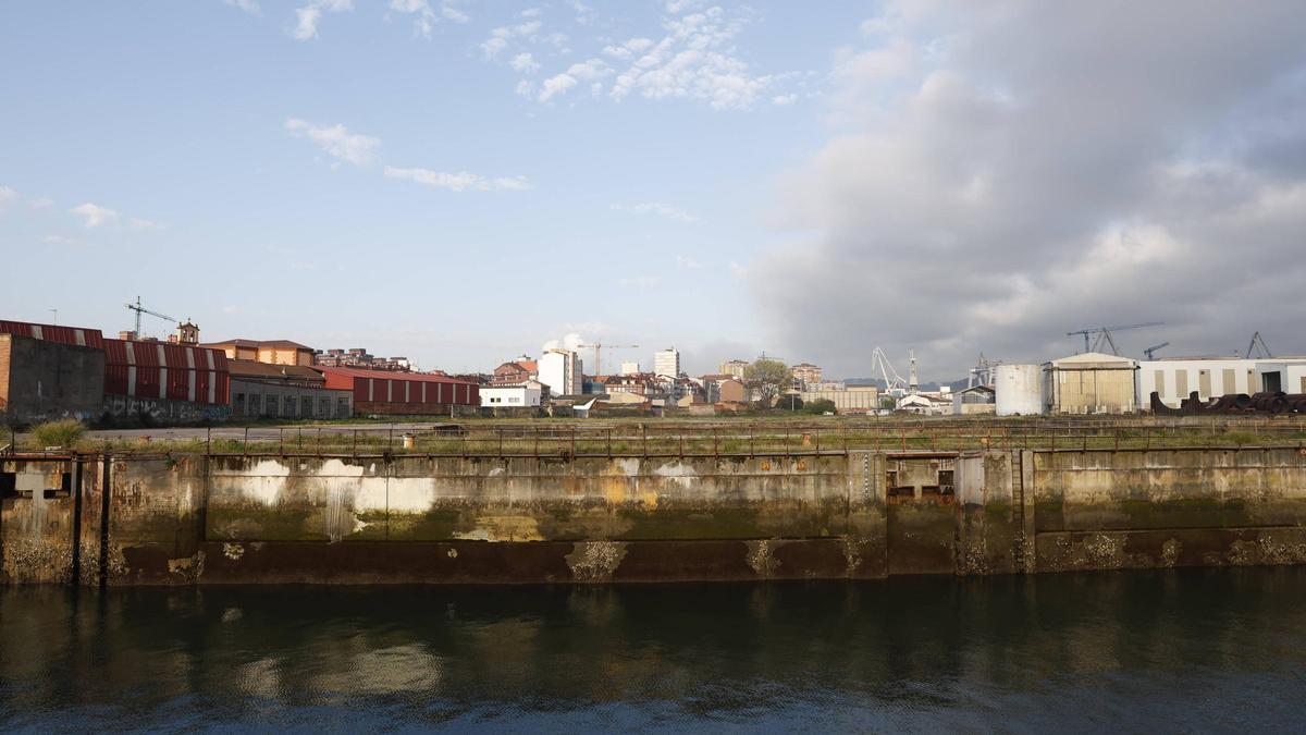 Terrenos de Naval Gijón.