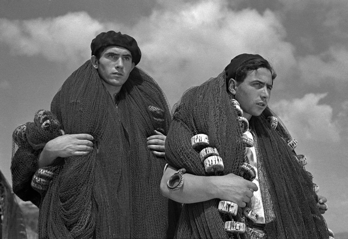 Fotografía da serie «Mariñeiros» realizada por José Suárez en 1936 en Galicia.
