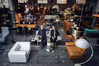 La nave escondida en L’Hospitalet de donde sale el atrezo de series de Netflix y películas de Almodóvar