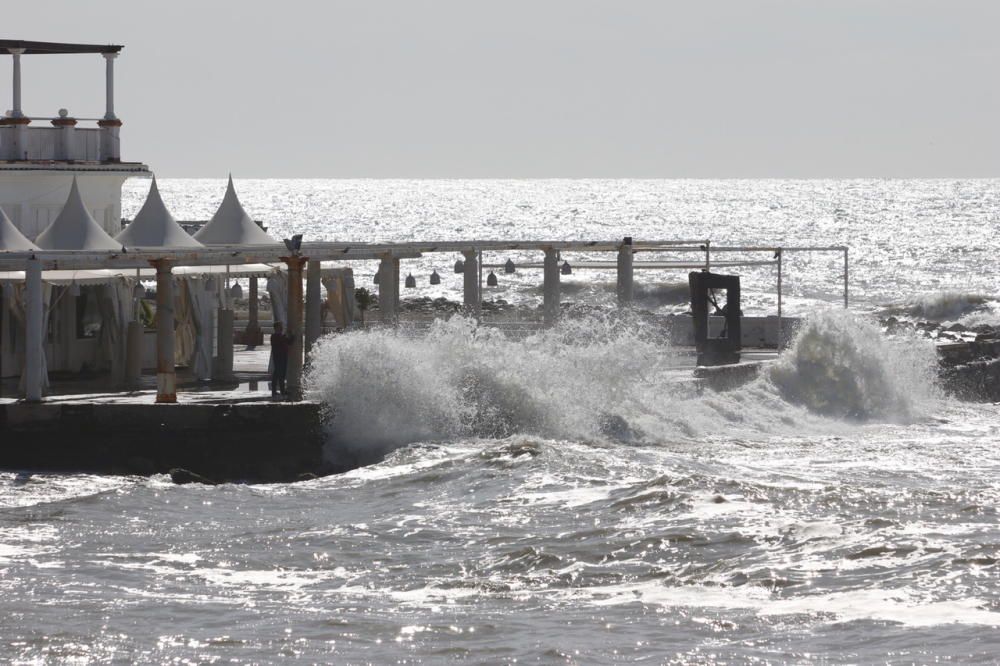 El temporal costero azota el litoral malagueño