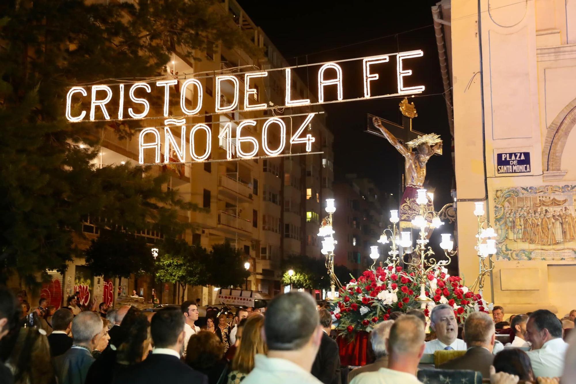 Carmen, Nerea, las cortes y las fallas de Zaidía acompañan al Cristo de la Fe