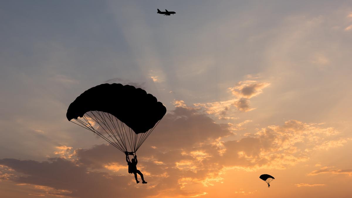 Un salto con paracaídas.