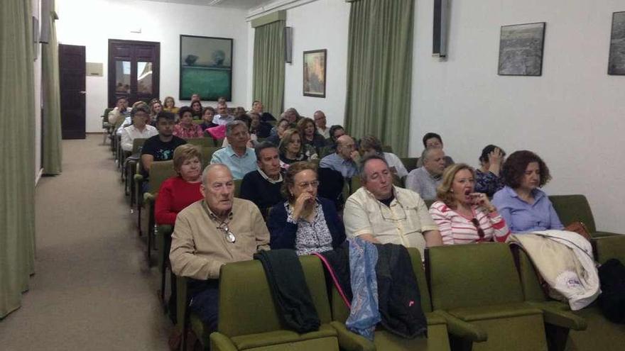 Asistentes a la conferencia sobre la reina María de Molina.