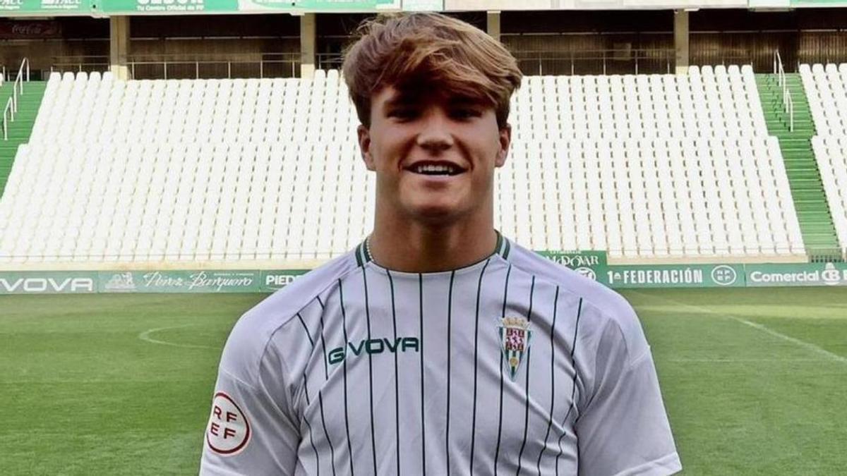 Álvaro Prieto, con la camiseta del Córdoba CF.