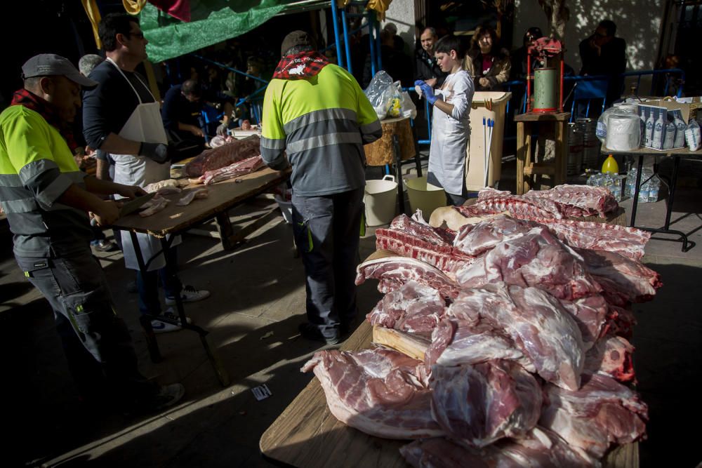Relleu conmemora Sant Antoni reviviendo la matanza del cerdo