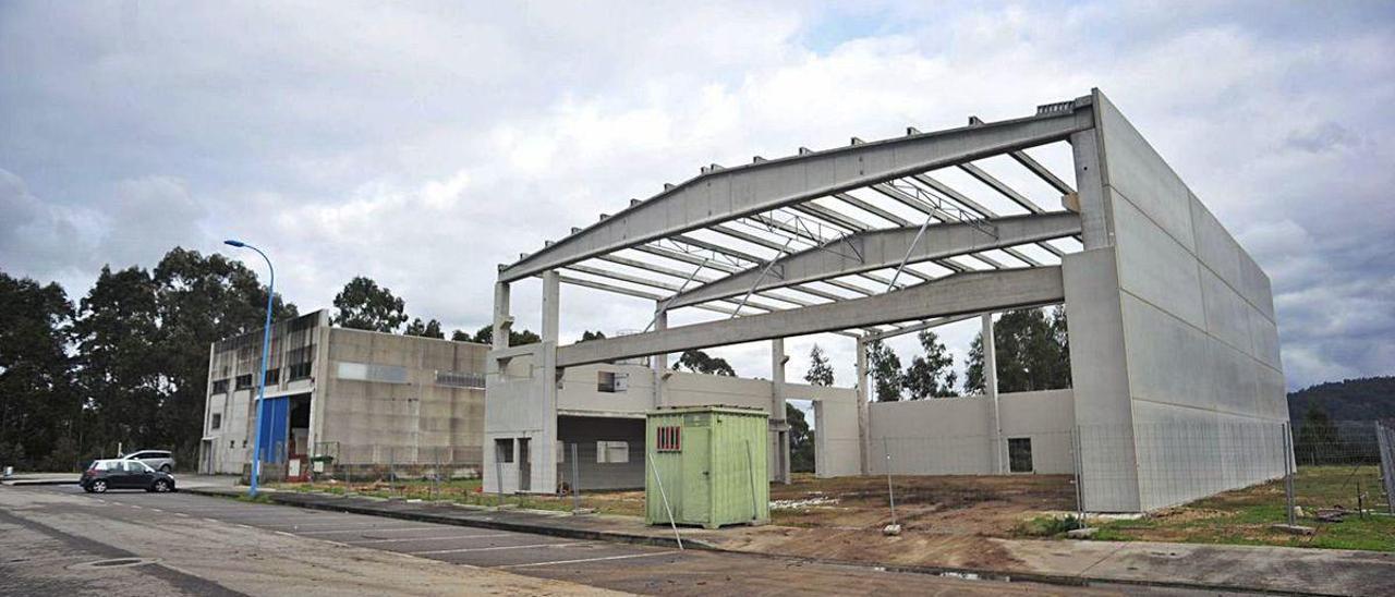 Nave en construcción en el parque empresarial de Baión, en Vilanova de Arousa.